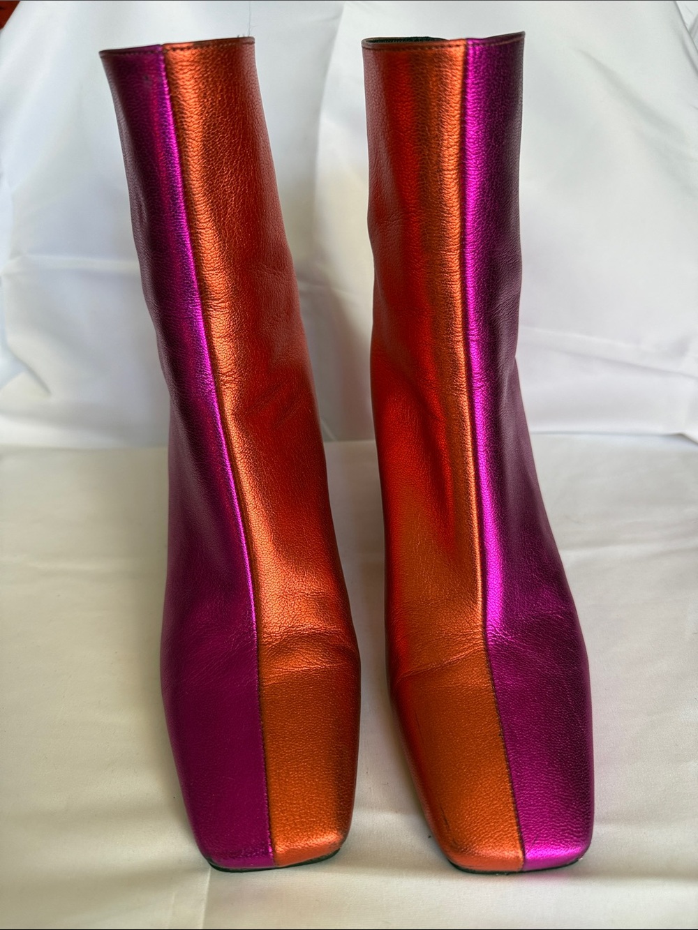 Intentionally Blank Tabitha Metallic Heeled Boot in split Magenta & Orange • 7